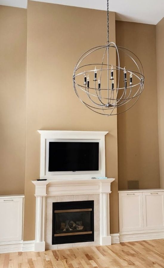 Living room with freshly painted walls and trim by professional painters.