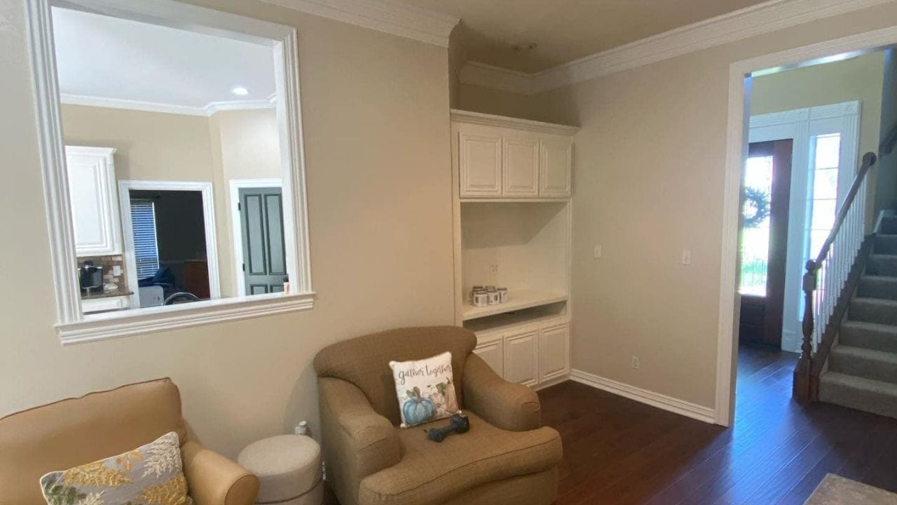 The freshly painted living room done by the painting contractors.